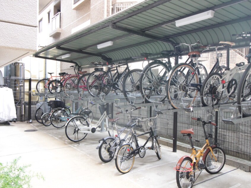 駐輪場 カノン雁金