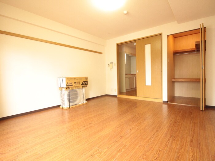 居室 カノン雁金