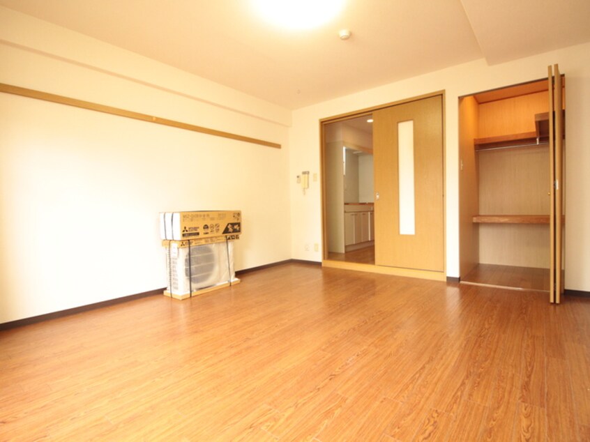 居室 カノン雁金