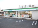 ファミリーマート草津青地店(コンビニ)まで400m フローリッシュガーデン青地