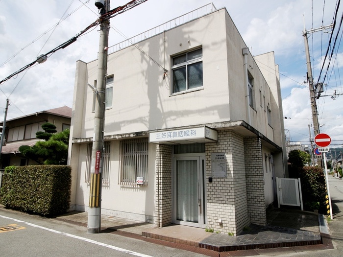 三好耳鼻咽喉科(病院)まで588m Maison de Raffine Ⅰ