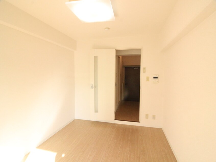 居室 フロ－ライト関大前