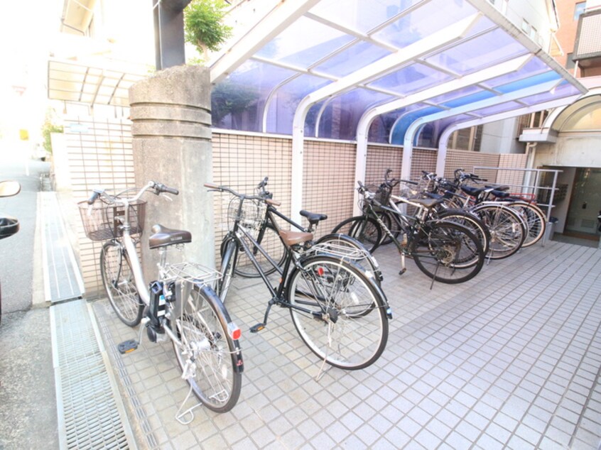 駐輪場 フロ－ライト関大前