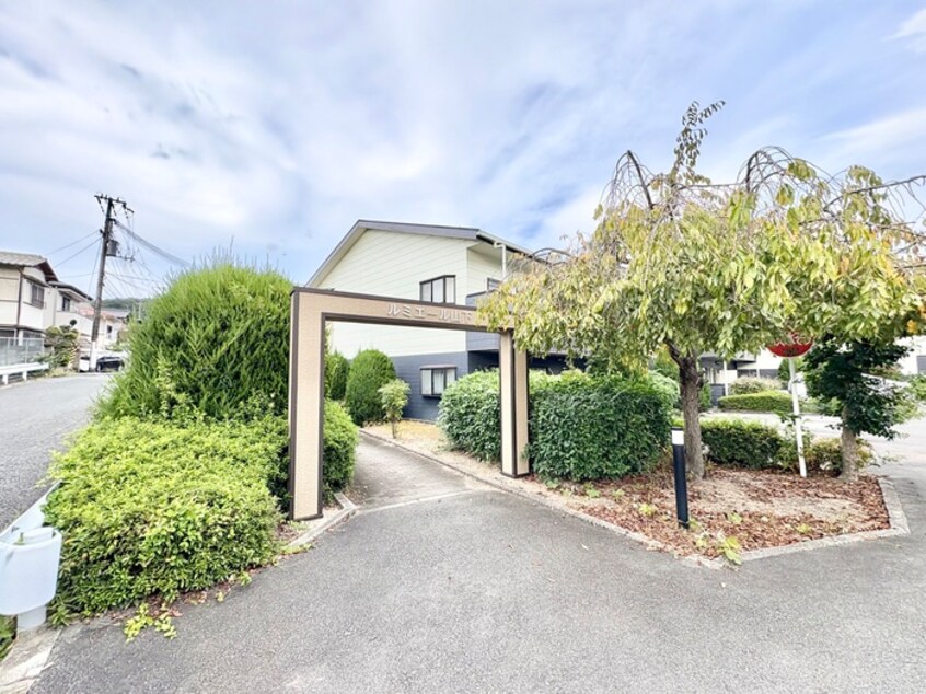 エントランス部分 ルミエ－ル山下