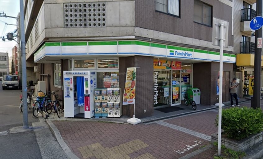 ファミリーマート(コンビニ)まで50m クレア－ト難波南イ－ビス
