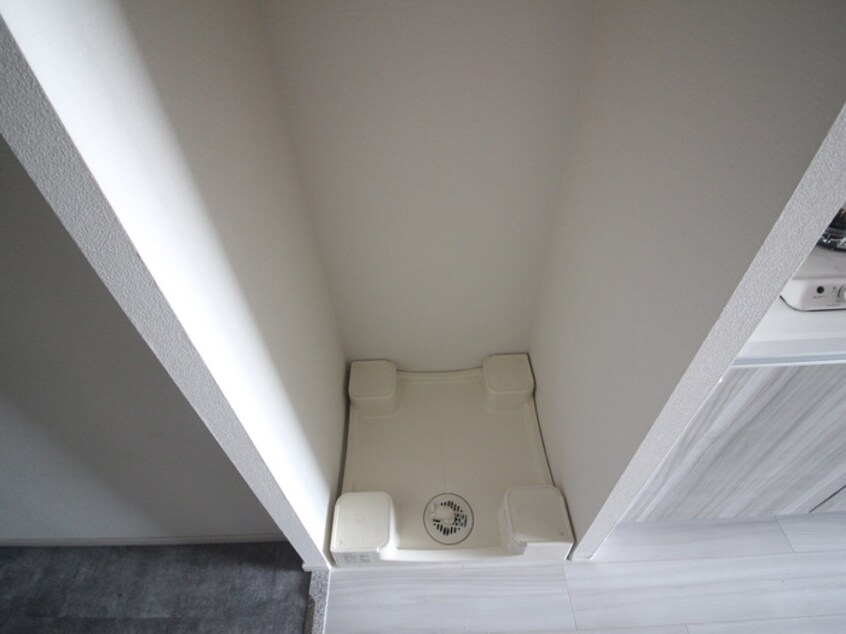 洗濯機置場 ﾌﾟﾚｻﾝｽ塚本ｱｸﾐﾘｵﾝ(1003)