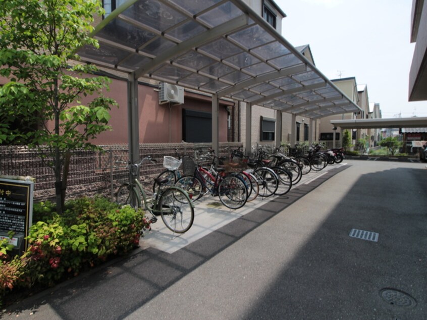 駐輪場 セリ－ゼウエスト