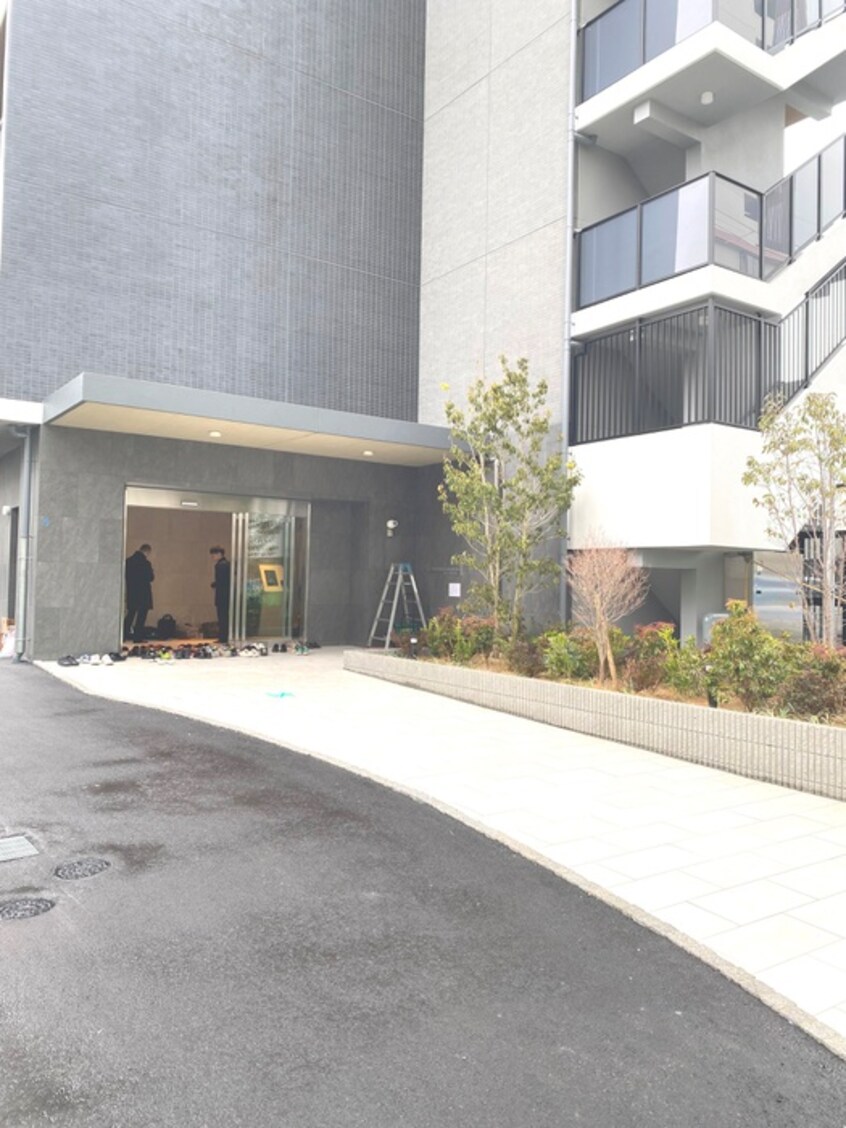 エントランス部分 ｺﾝﾌｫﾘｱ･ﾘｳﾞ新大阪西宮原ｿﾙﾃﾗｽ