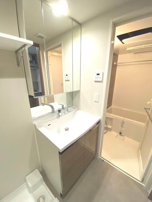 洗面 ｺﾝﾌｫﾘｱ･ﾘｳﾞ新大阪西宮原ｿﾙﾃﾗｽ