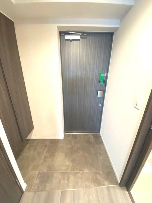 玄関 ｺﾝﾌｫﾘｱ･ﾘｳﾞ新大阪西宮原ｿﾙﾃﾗｽ