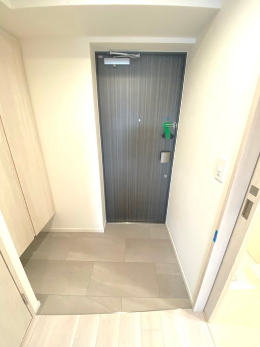 玄関 ｺﾝﾌｫﾘｱ･ﾘｳﾞ新大阪西宮原ｿﾙﾃﾗｽ