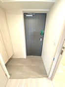 玄関 ｺﾝﾌｫﾘｱ･ﾘｳﾞ新大阪西宮原ｿﾙﾃﾗｽ