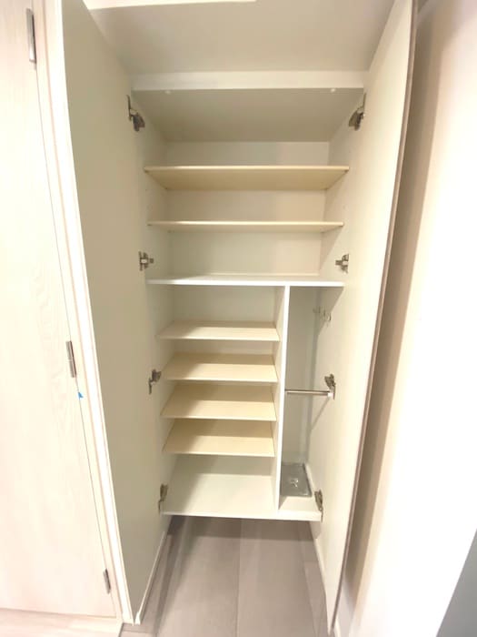 靴箱 ｺﾝﾌｫﾘｱ･ﾘｳﾞ新大阪西宮原ｿﾙﾃﾗｽ