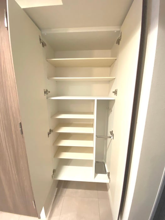 靴箱 ｺﾝﾌｫﾘｱ･ﾘｳﾞ新大阪西宮原ｿﾙﾃﾗｽ