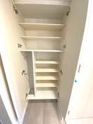 靴箱 ｺﾝﾌｫﾘｱ･ﾘｳﾞ新大阪西宮原ｿﾙﾃﾗｽ