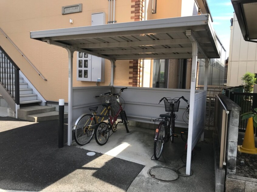 駐輪場 ヴィラージュ美崎