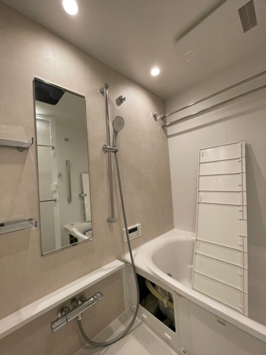 バス／シャワールーム等 ｺﾝﾌｫﾘｱ･ﾘｳﾞ博労町一丁目Q