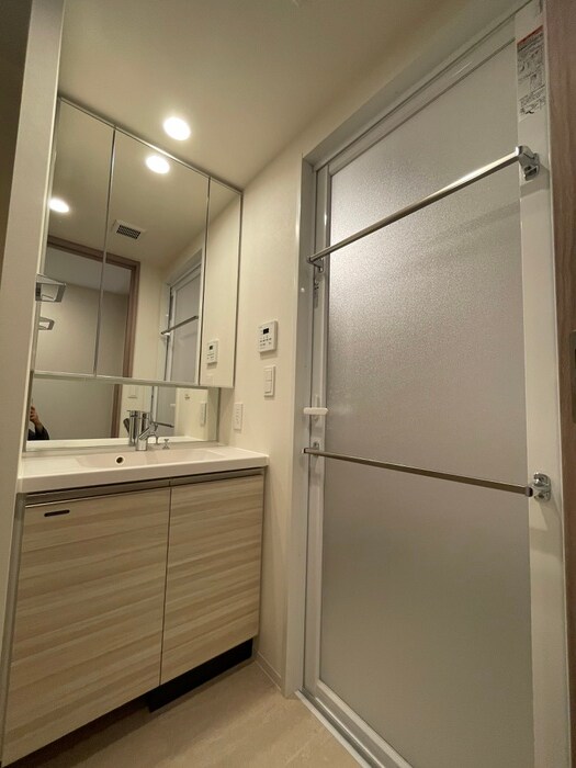 洗面 ｺﾝﾌｫﾘｱ･ﾘｳﾞ博労町一丁目Q