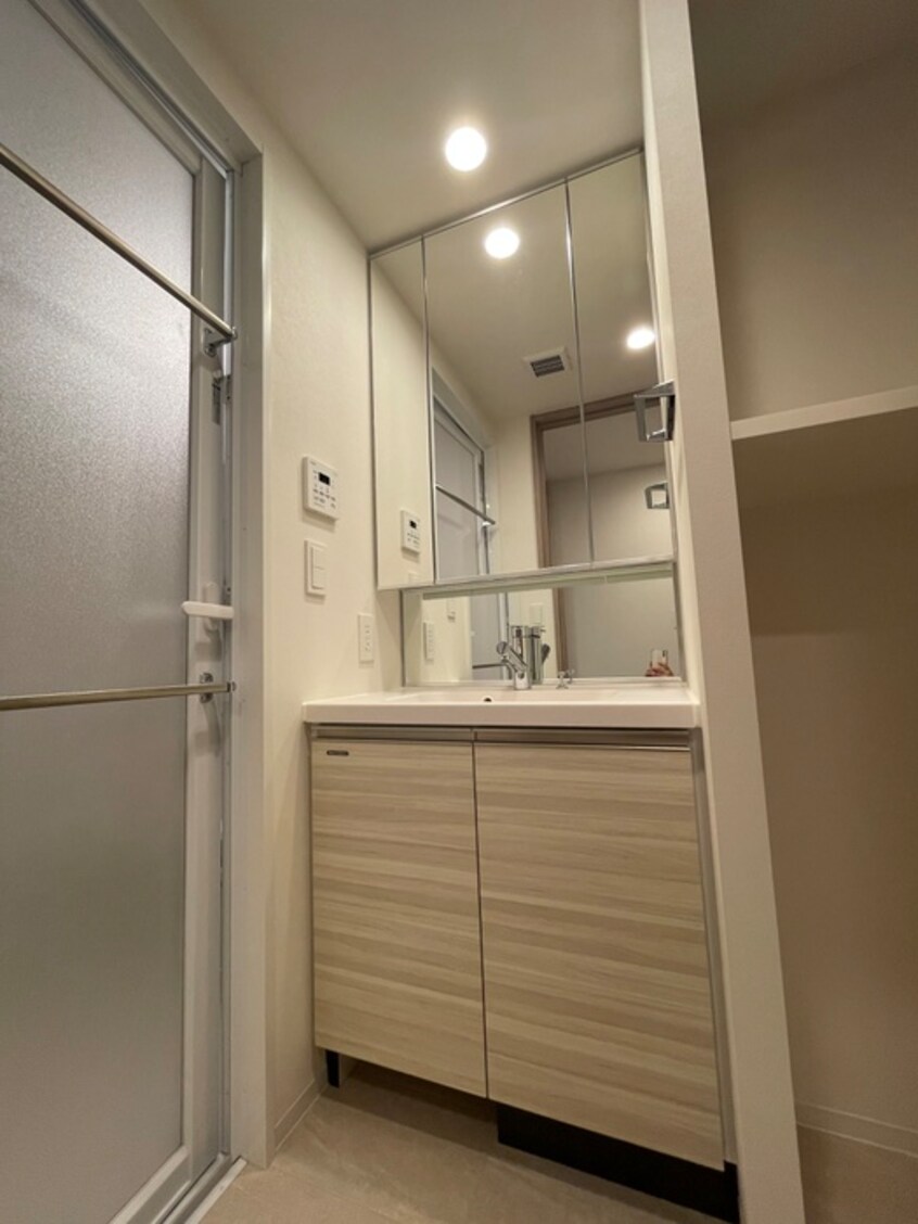 洗面 ｺﾝﾌｫﾘｱ･ﾘｳﾞ博労町一丁目Q