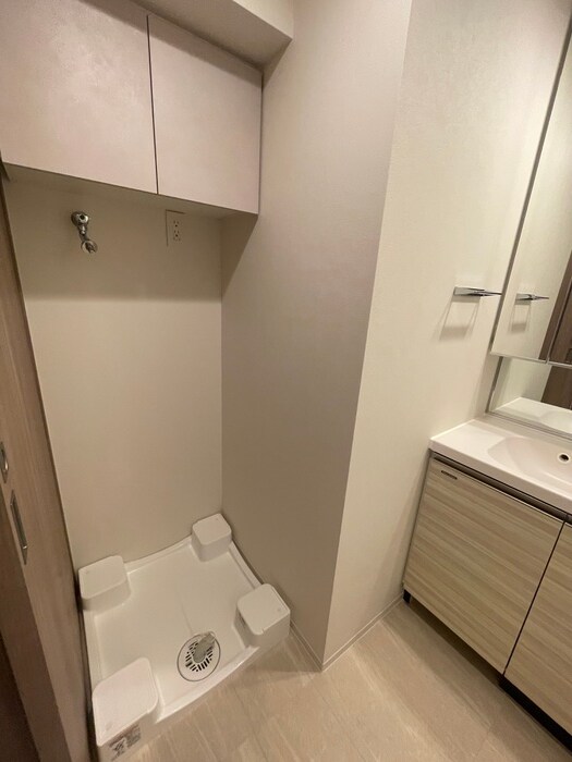 洗濯機置場 ｺﾝﾌｫﾘｱ･ﾘｳﾞ博労町一丁目Q