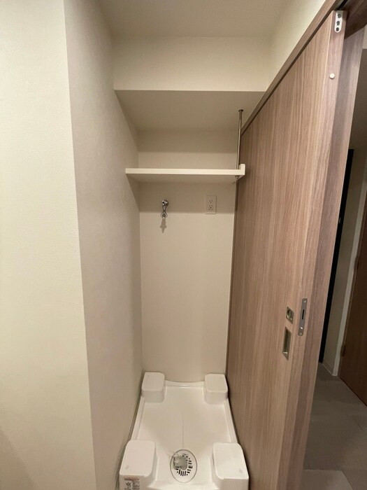 洗濯機置場 ｺﾝﾌｫﾘｱ･ﾘｳﾞ博労町一丁目Q