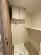 洗濯機置場 ｺﾝﾌｫﾘｱ･ﾘｳﾞ博労町一丁目Q