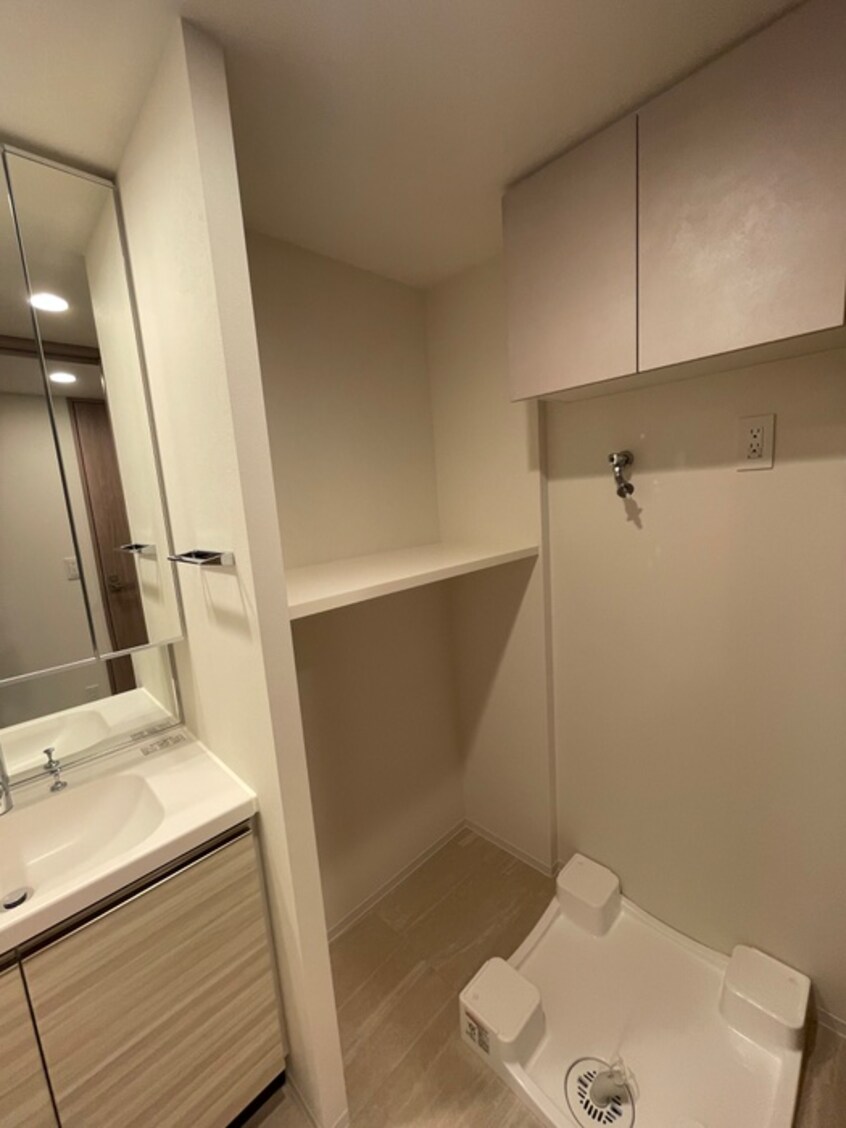 洗濯機置場 ｺﾝﾌｫﾘｱ･ﾘｳﾞ博労町一丁目Q