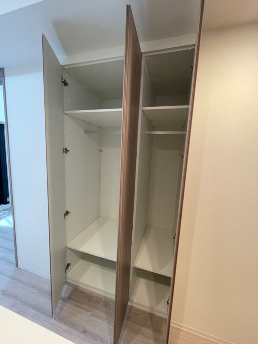 収納 ｺﾝﾌｫﾘｱ･ﾘｳﾞ博労町一丁目Q