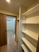 収納 ｺﾝﾌｫﾘｱ･ﾘｳﾞ博労町一丁目Q