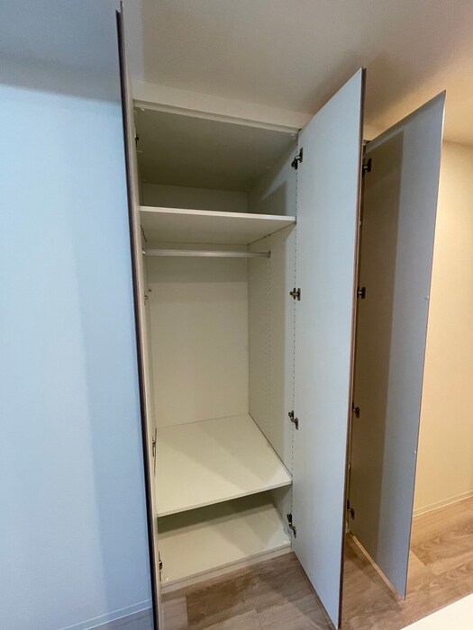 収納 ｺﾝﾌｫﾘｱ･ﾘｳﾞ博労町一丁目Q