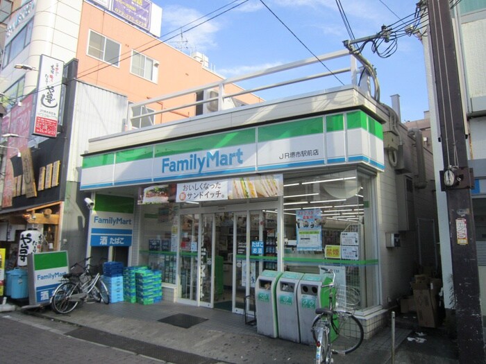 ファミリーマート(コンビニ)まで240m ルミエール
