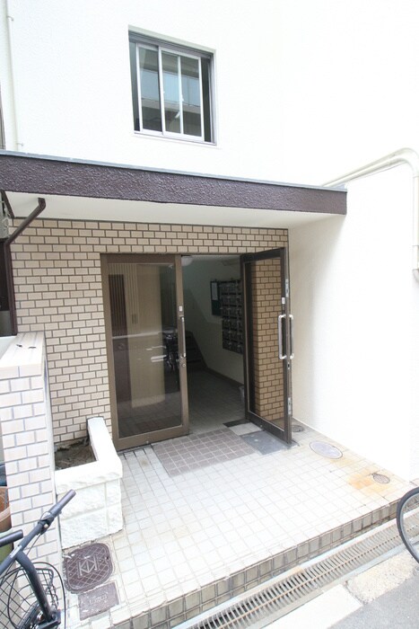 エントランス部分 マンション富