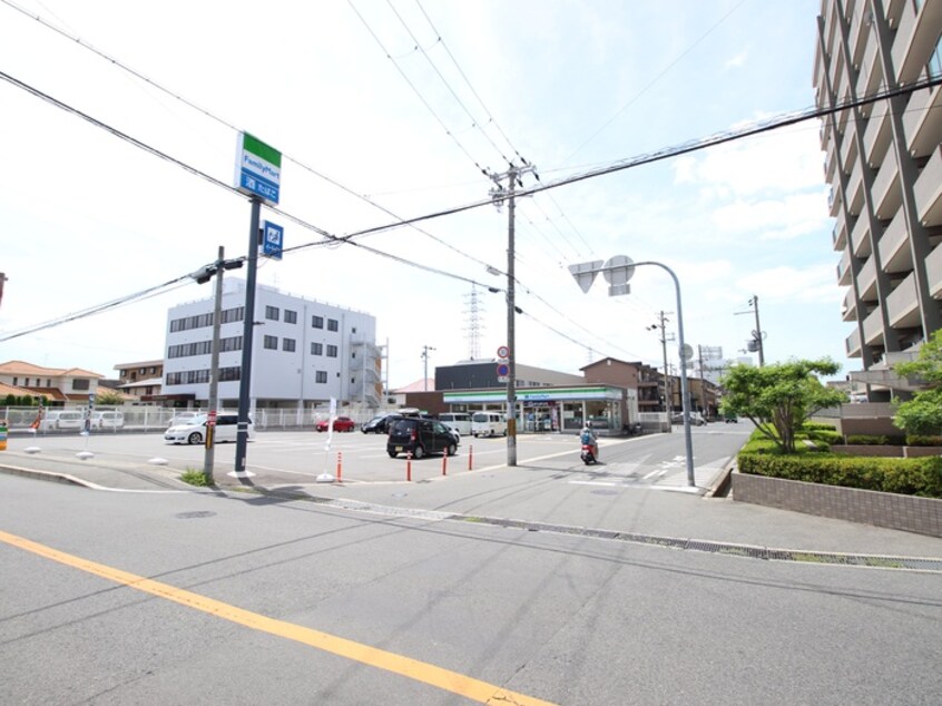 ファミリーマート岸和田下池田店(コンビニ)まで250m ｼｬﾙﾏﾝﾌｼﾞ久米田参番館