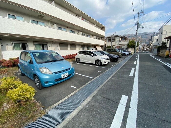 駐車場 シャロバ－ラ