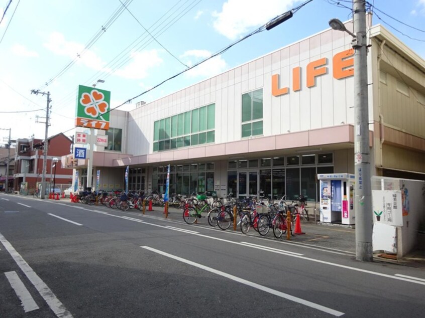 ライフ　新深江店(スーパー)まで689m Vezelia
