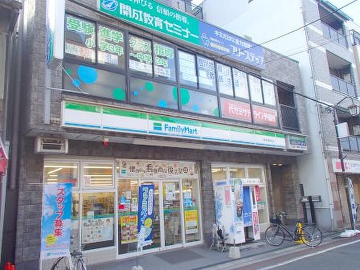 ファミリーマート近鉄長瀬駅前店(コンビニ)まで81m サンオークスマンション