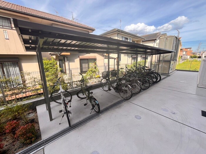 駐輪場 Lys Gracieux