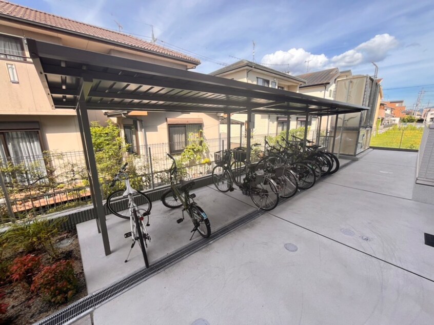 駐輪場 Lys Gracieux
