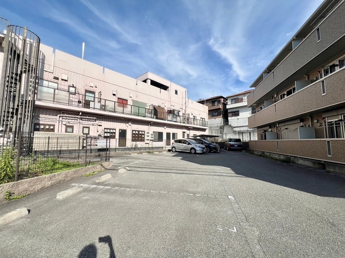 駐車場 オブ・ヴィラ－ジュ