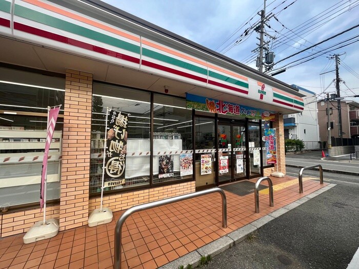 セブンイレブン(コンビニ)まで846m セレーノ津門綾羽