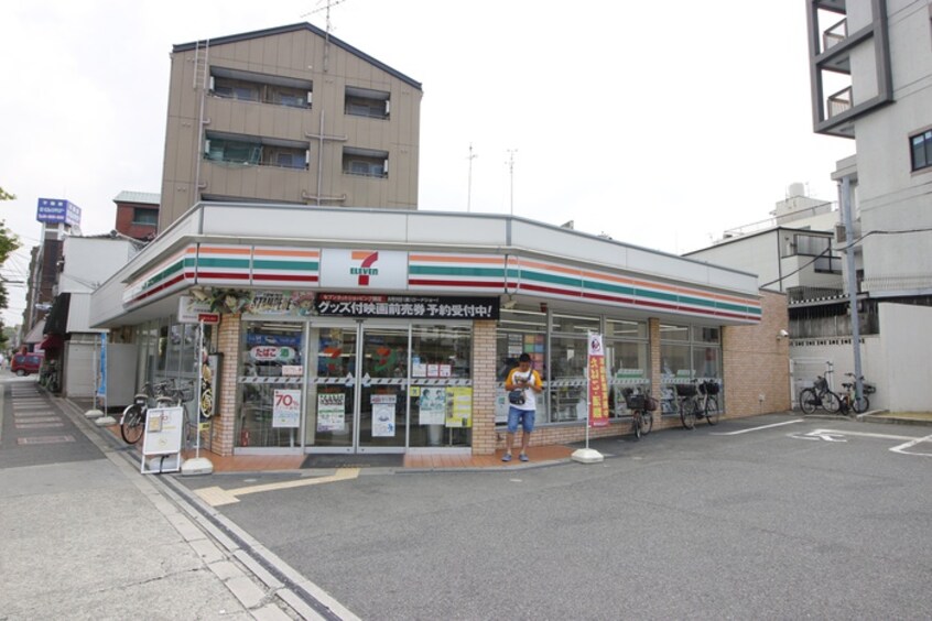 セブンイレブン大阪岸里東１丁目店(コンビニ)まで450m ラフィーネ聖天坂Ⅴ番館