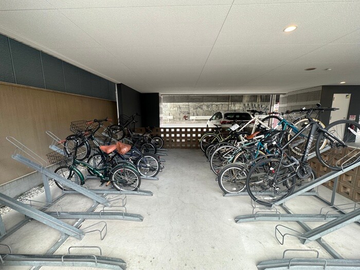 駐輪場 ＡＲＲＯＷ　ＦＩＥＬＤＳ壱番館