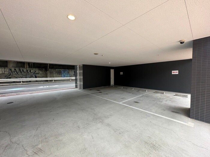 駐車場 ＡＲＲＯＷ　ＦＩＥＬＤＳ壱番館
