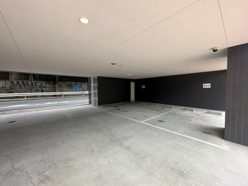駐車場 ＡＲＲＯＷ　ＦＩＥＬＤＳ壱番館