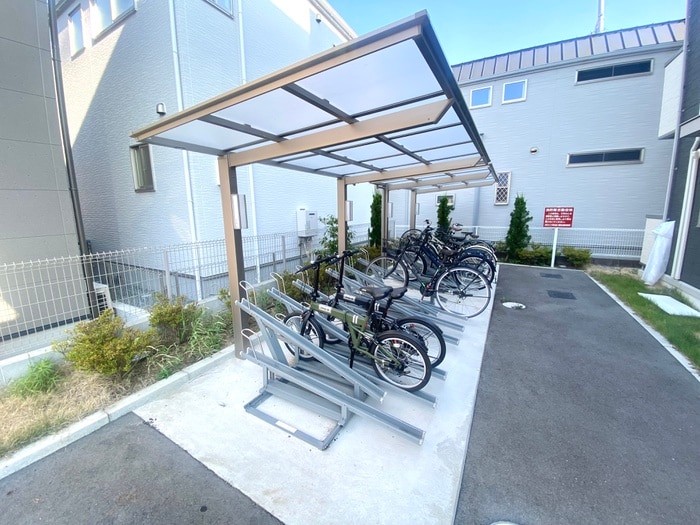 駐輪場 ルミナーレ