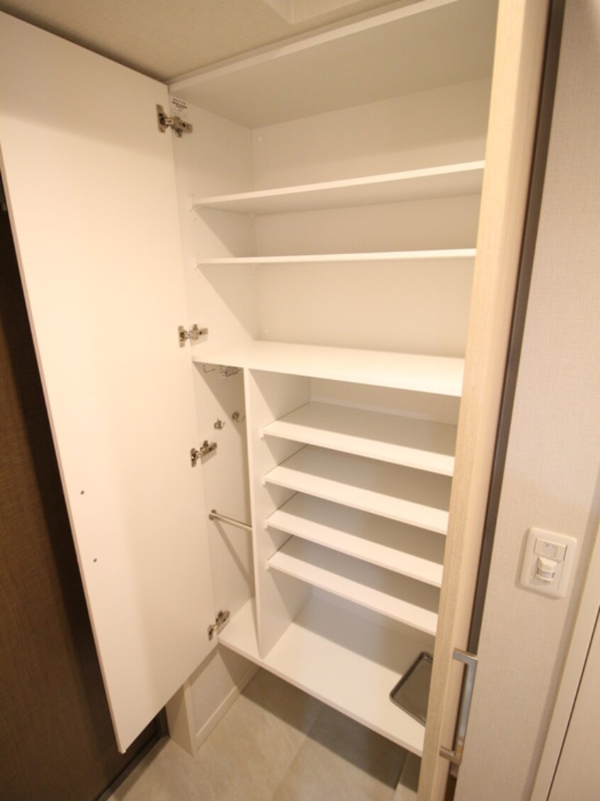 靴箱 Ouest Riviere