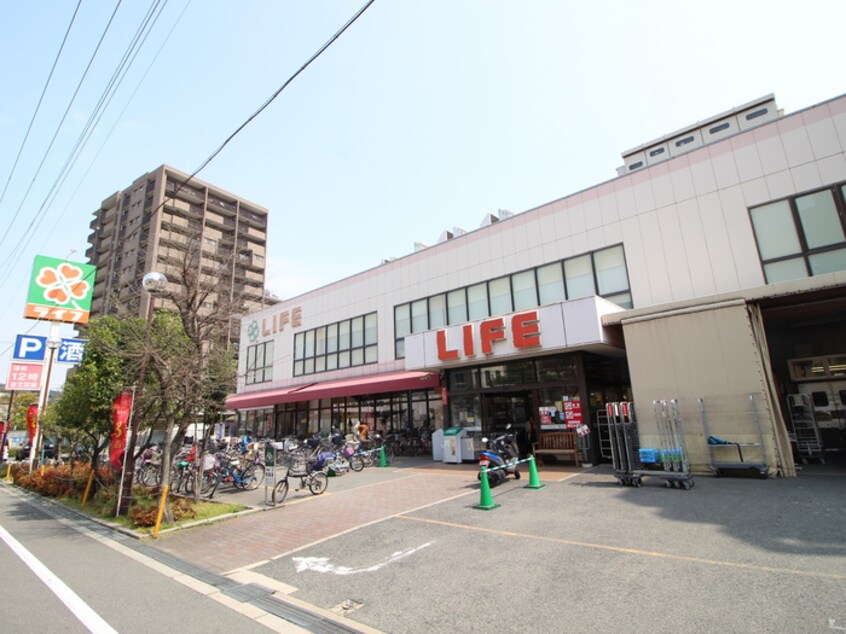 ライフ(スーパー)まで414m Ouest Riviere