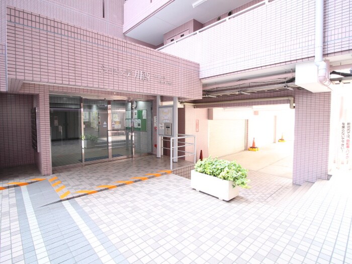 エントランス部分 シャンテ川西３号棟（７０３）