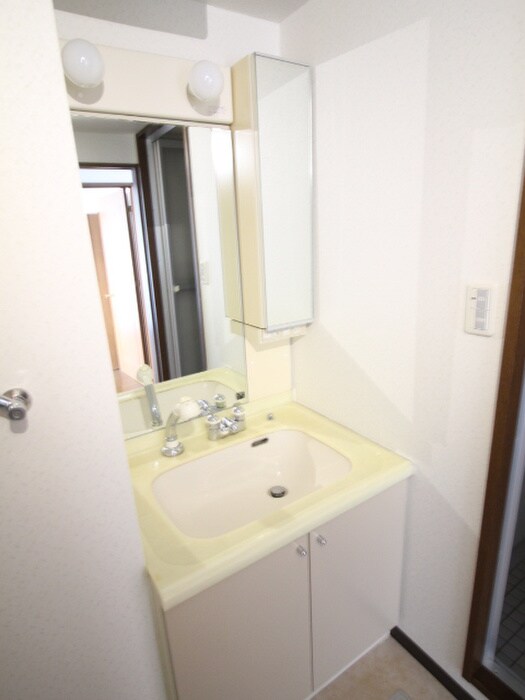 洗面 シャンテ川西３号棟（７０３）