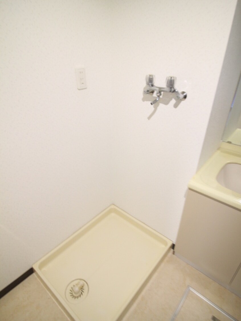 洗濯機置場 シャンテ川西３号棟（７０３）